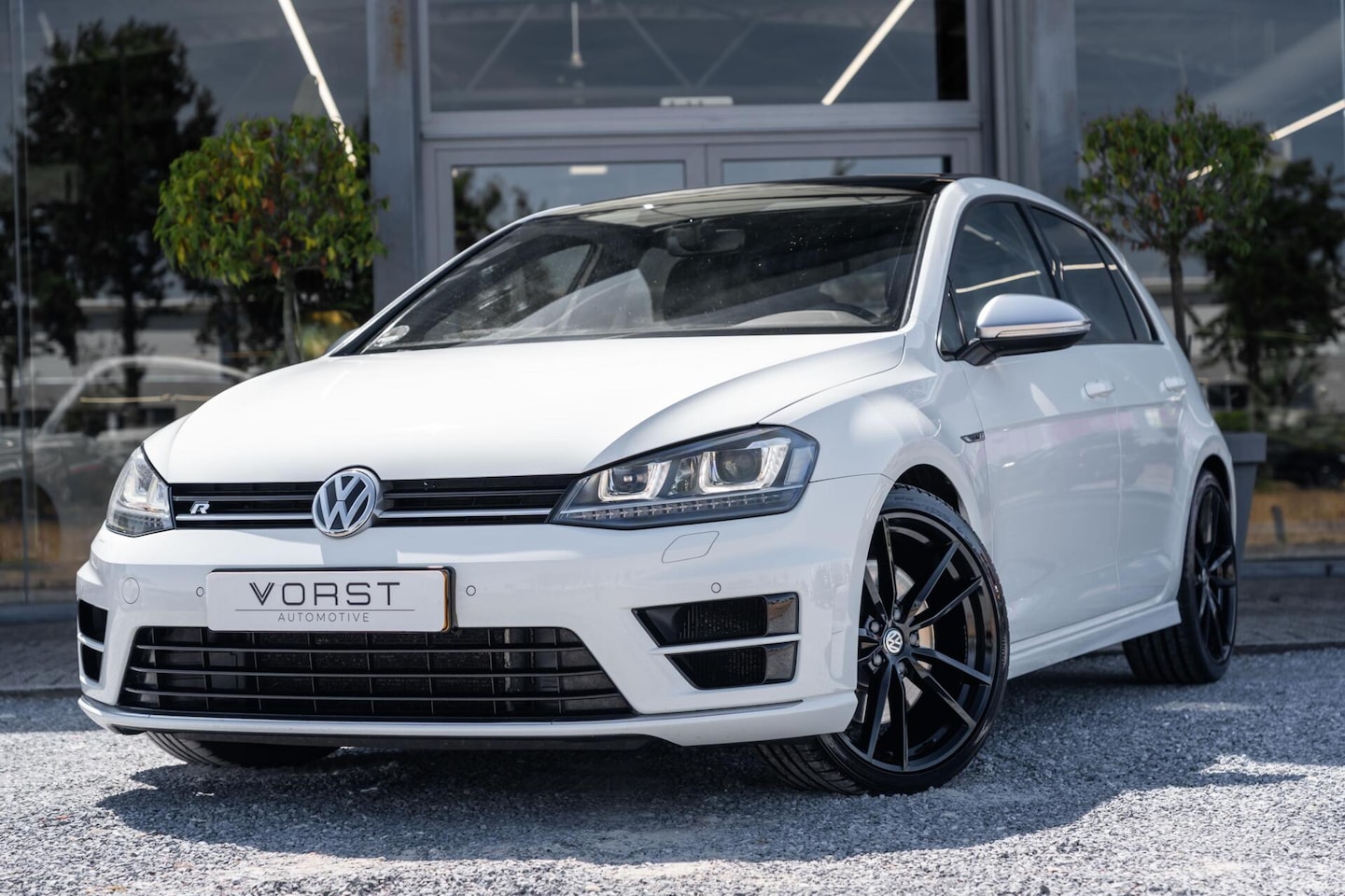 Volkswagen Golf - 2.0 TSI R 4Motion Pano Leer DSG Camera - AutoWereld.nl
