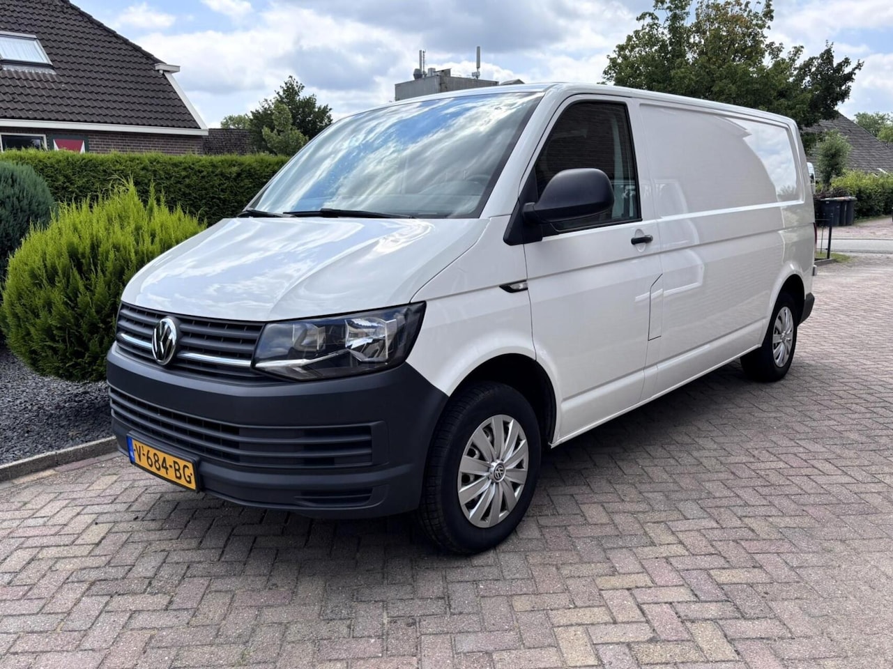 Volkswagen Transporter - 2.0 TDI L2H1 Comfortline 2017 - AutoWereld.nl
