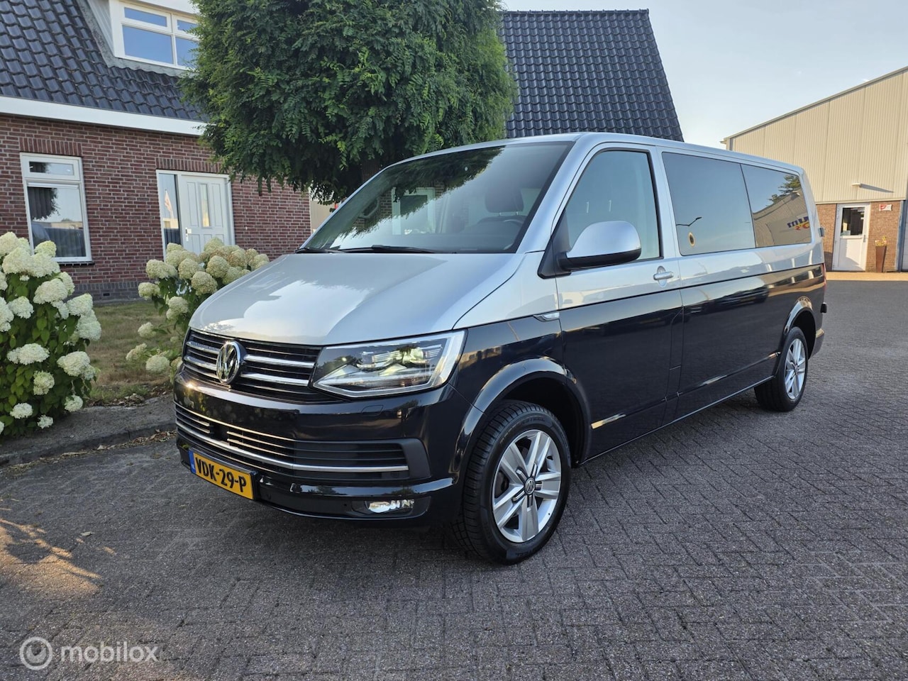 Volkswagen Transporter - 2.0 TDI L2H1 DC Highline/carplay/leer - AutoWereld.nl