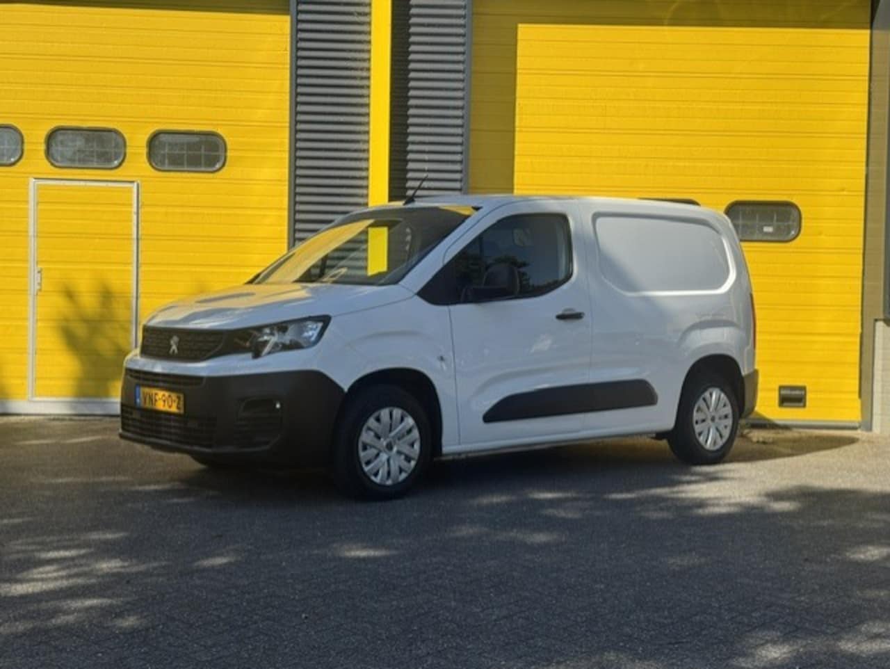Peugeot Partner - 1.2 Airco Cruise NAP Prijs EX BTW - AutoWereld.nl
