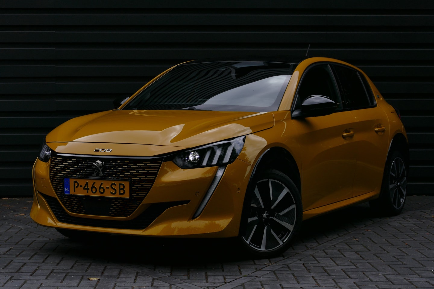 Peugeot e-208 - EV GT Pack 50 kWh / STOELVERWARMING / ACHTERUITCAMERA / V + A PARKEERSENSOREN / NAVI / BLU - AutoWereld.nl