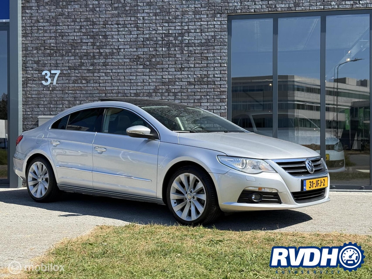 Volkswagen Passat CC - 1.8 TSI |Pano|Xenon|Leer|Stoelverw|APK - AutoWereld.nl