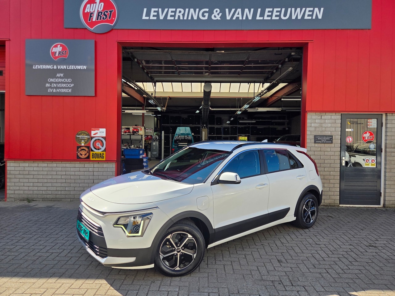 Kia Niro - 1.6 GDi PHEV DynamicLine Automaat/ Parkeersensoren en camera achter/ Apple Carplay-Android - AutoWereld.nl