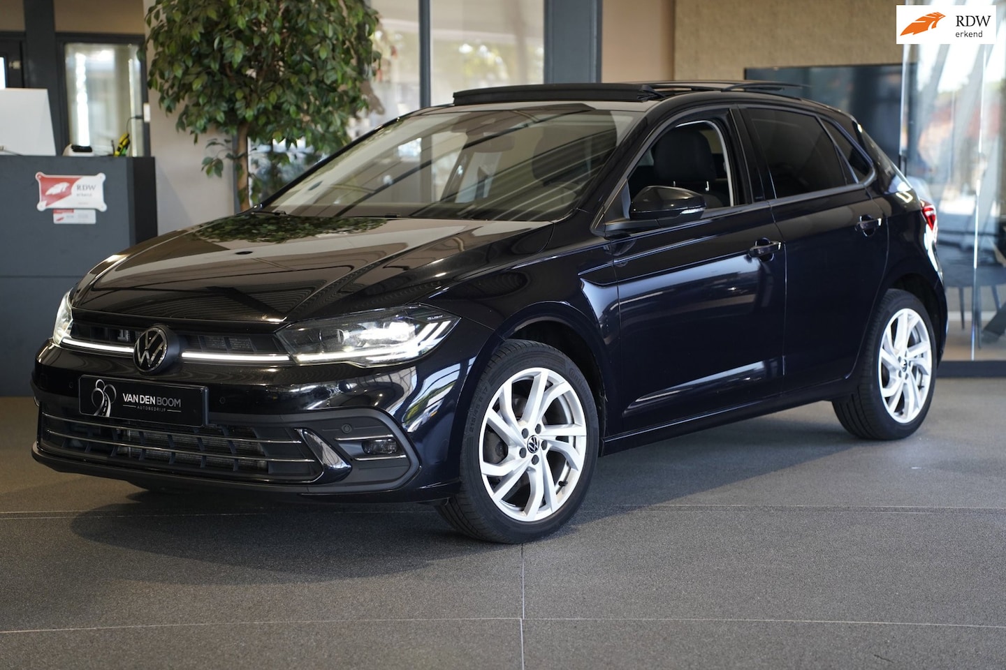 Volkswagen Polo - 1.0 TSI Style DSG 110PK Facelift Pano Trek Cam Acc Pdc Led - AutoWereld.nl