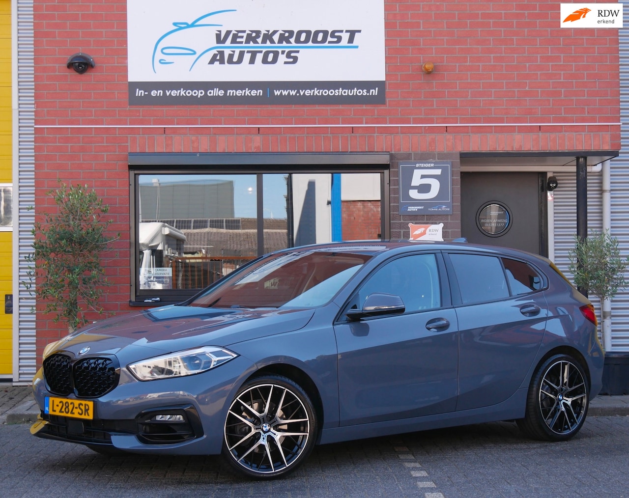 BMW 1-serie - 118i Executive navi. digitaal cockpit. sportvelgen - AutoWereld.nl