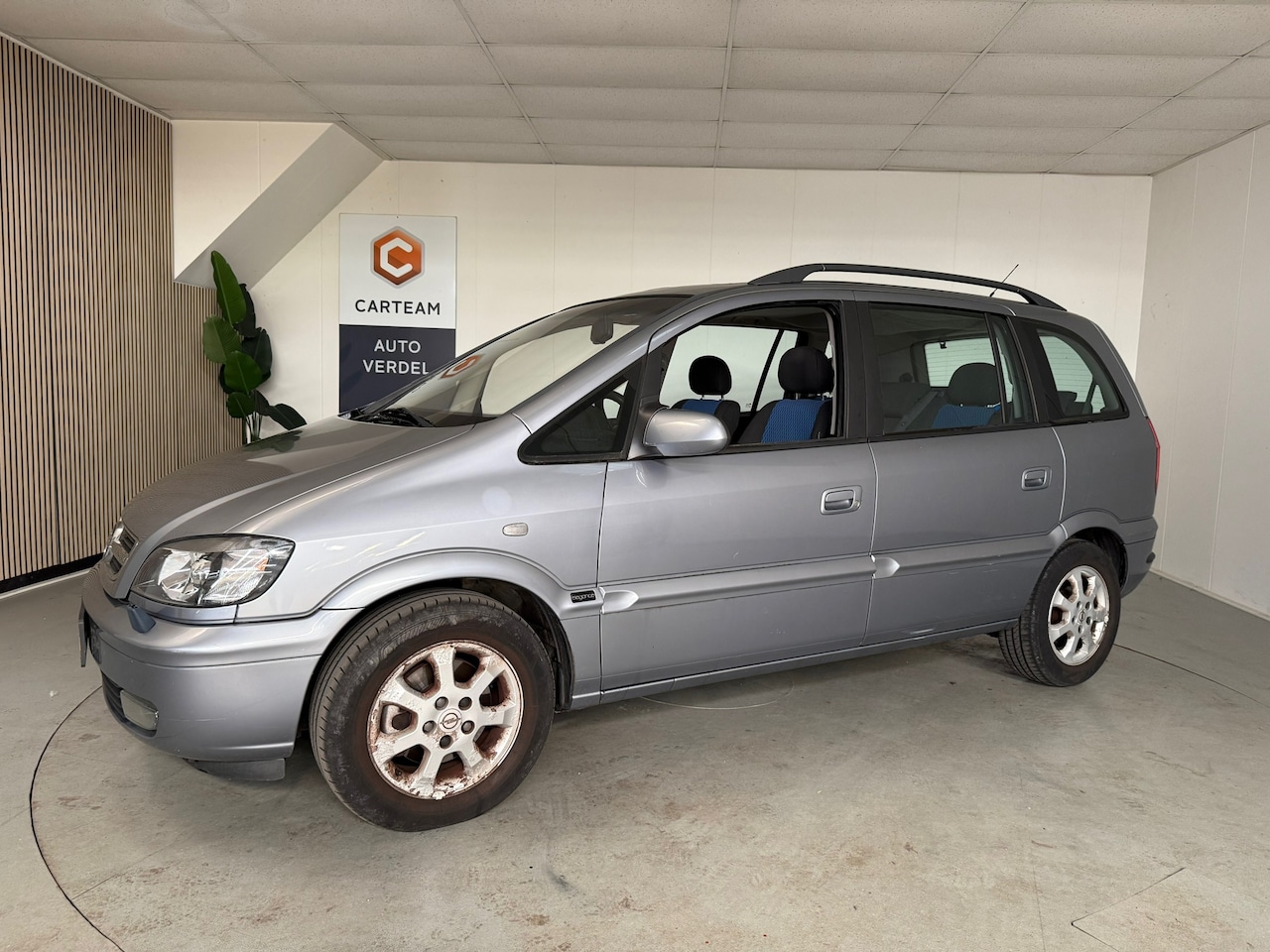 Opel Zafira - 2.2-16V Elegance Airco, 7-persoons, Trekhaak, LMV - AutoWereld.nl