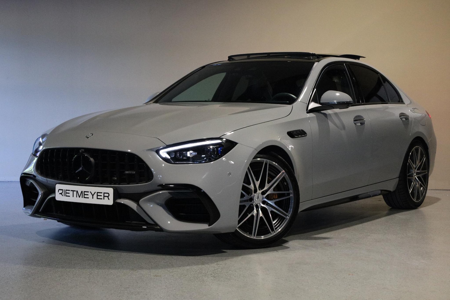 Mercedes-Benz C-klasse - AMG 63 S E Performance |Keramisch |Kuipstoelen |HUD |4Wielbesturing - AutoWereld.nl