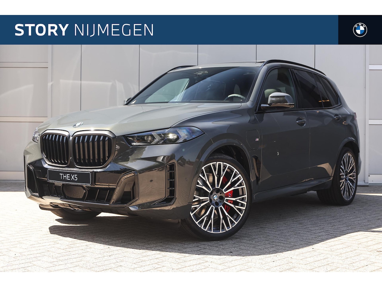 BMW X5 - xDrive50e M Sport Automaat / Panoramadak / Trekhaak / M Multifunctionele Stoelen / Parking - AutoWereld.nl