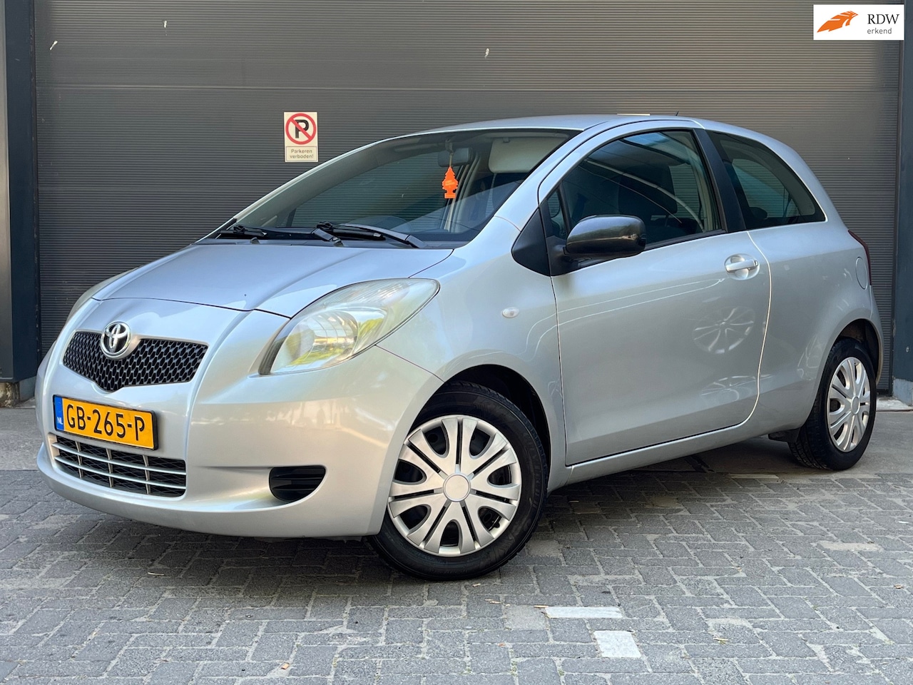 Toyota Yaris - 1.3 VVTi Terra AIRCO CV MFSTUUR APK CENTRALE VERGRENDELING - AutoWereld.nl