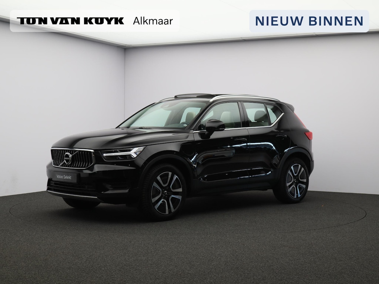 Volvo XC40 - T4 21PK Plug in Hybrid Inscription / Panoramisch Dak / Leder / 19" / Harman Kardon / Elekt - AutoWereld.nl