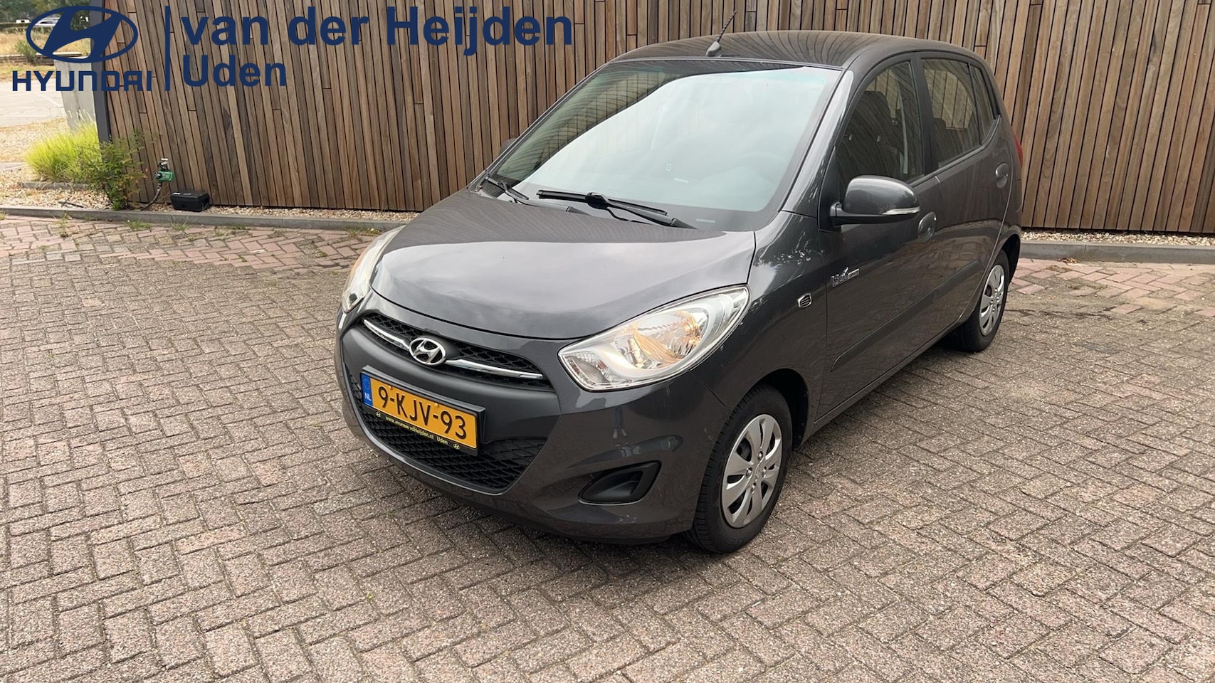 Hyundai i10 - 1.0 Black pack Airco | Parkeersensor | Dealer onderhouden - AutoWereld.nl