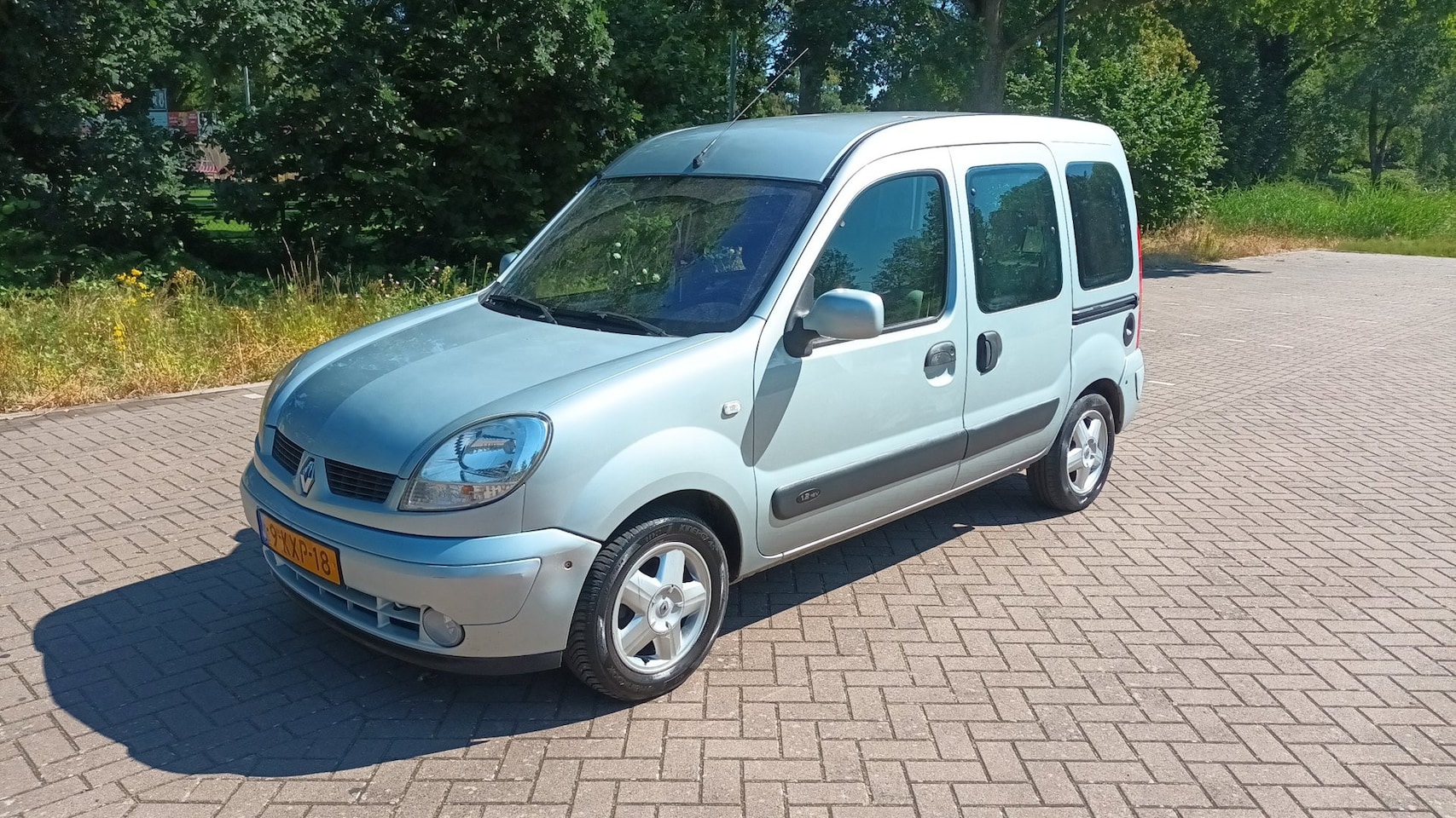 Renault Kangoo - 1.2-16V Privilège Airco / 2× schuifdeur - AutoWereld.nl