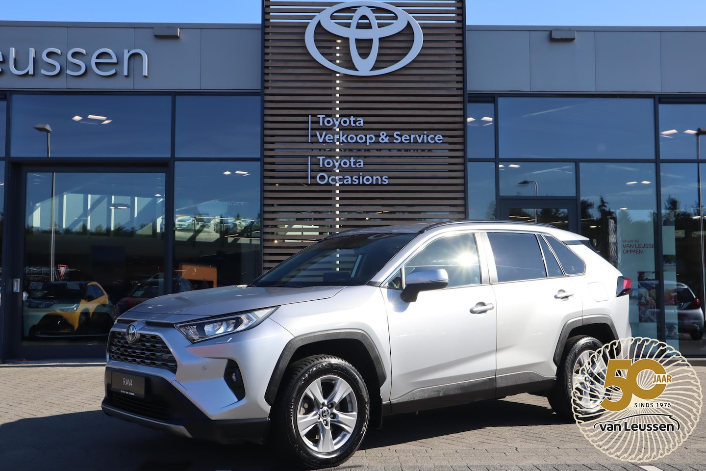 Toyota RAV4 - 2.5 HYBRID AWD DYNAMIC ANDROID/APPLE STOEL/VOORRUITVERW. LM-VELGEN P-SENSOREN CAMERA AD-CR - AutoWereld.nl