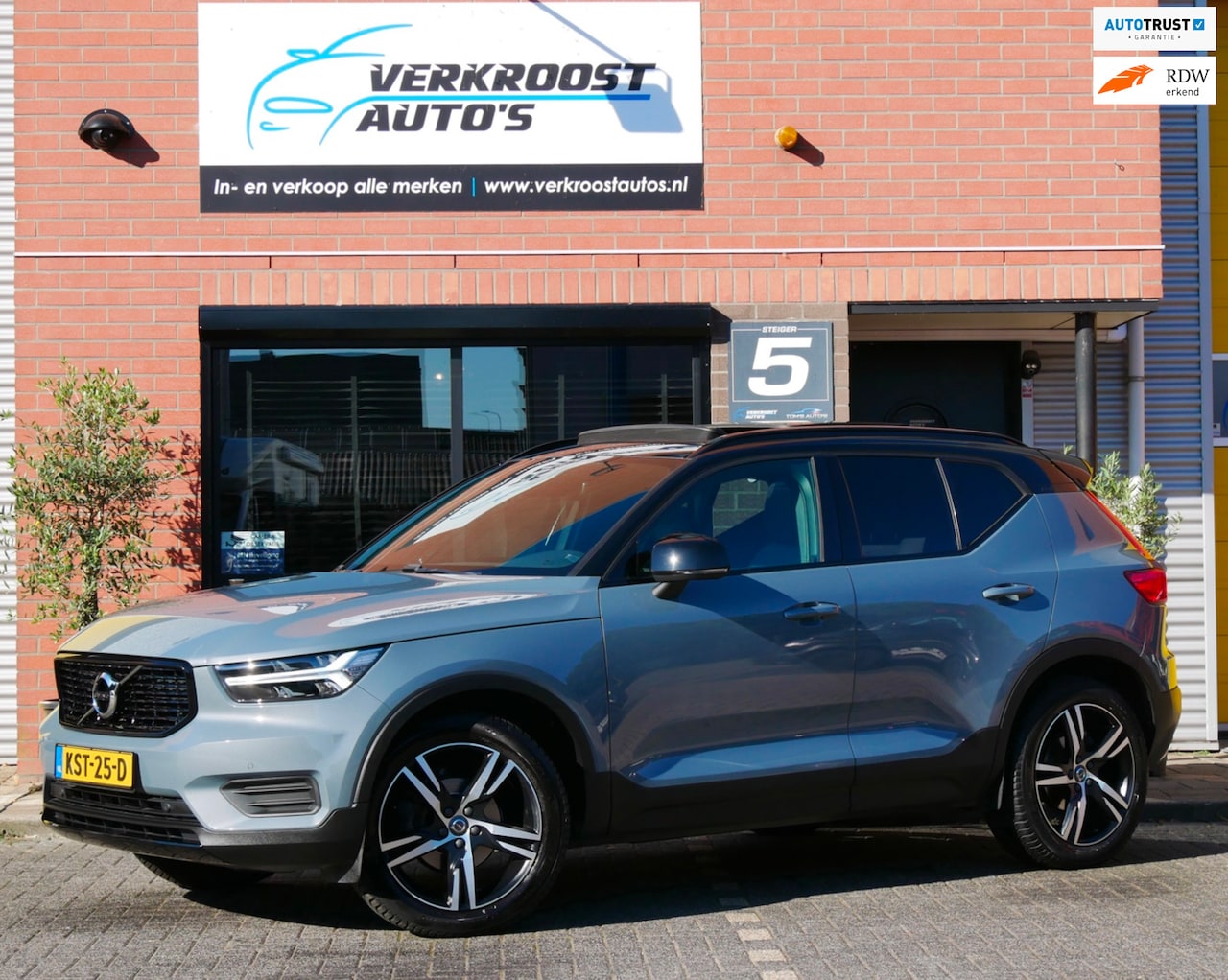 Volvo XC40 - 1.5 T3 R-Design .pano.camera.terkh.leer. - AutoWereld.nl