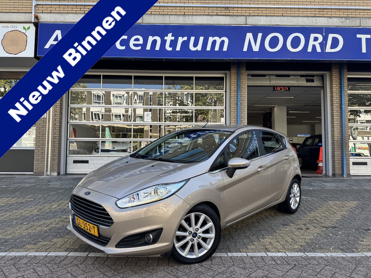 Ford Fiesta - 1.0 EcoBoost Titanium 82663KM! NAP | 1e Eigenaar | Climate Control | Cruise Control | Park - AutoWereld.nl