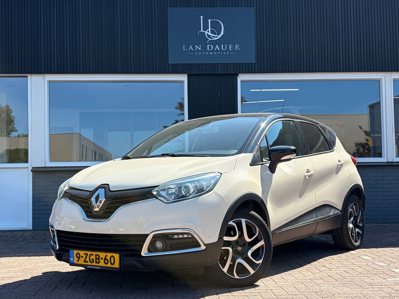 Renault Captur - 1.2 TCe Dynamique / Automaat / Trekhaak ! - AutoWereld.nl