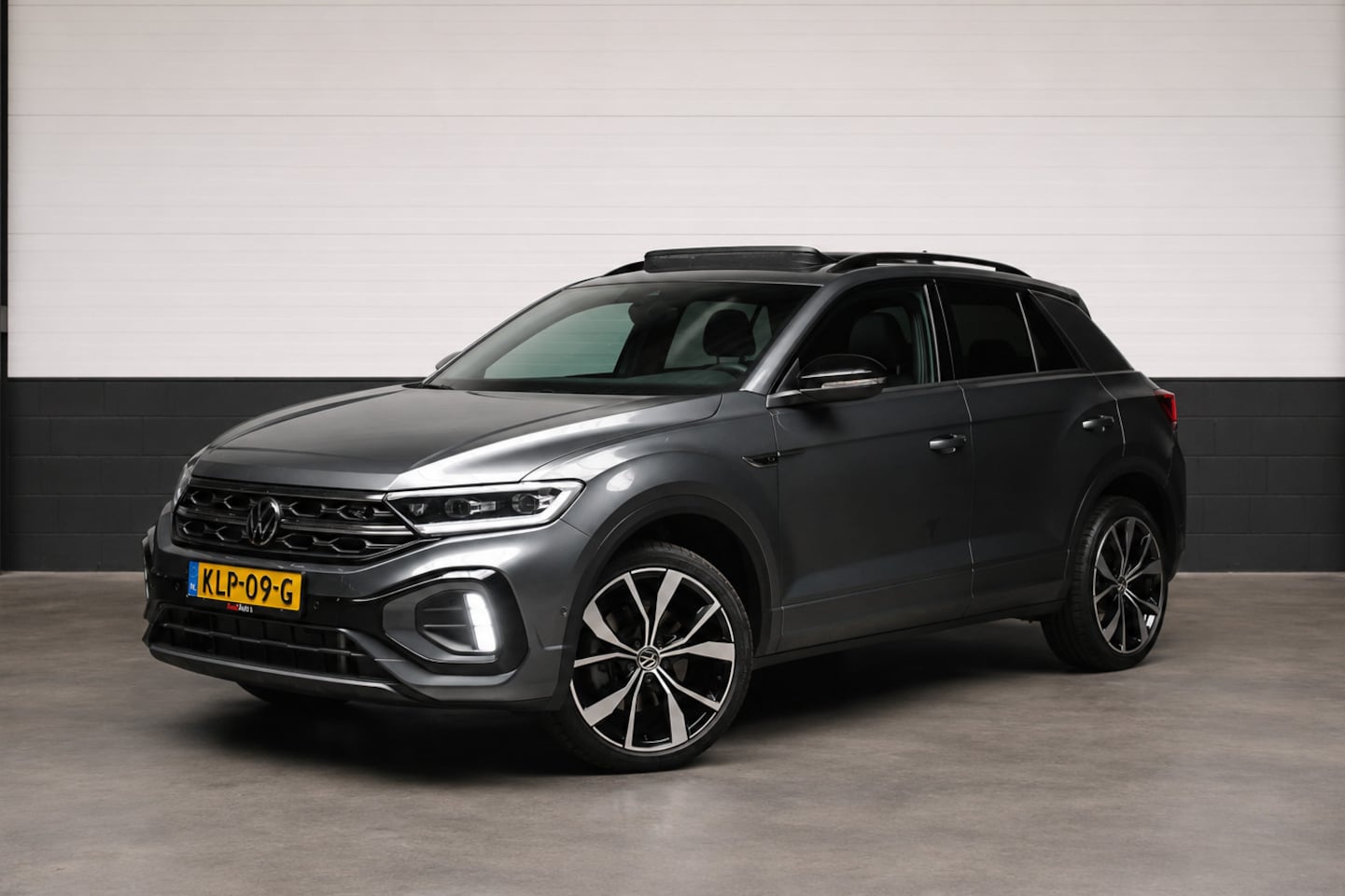 Volkswagen T-Roc - R-Line Pano Camera Keyless - AutoWereld.nl