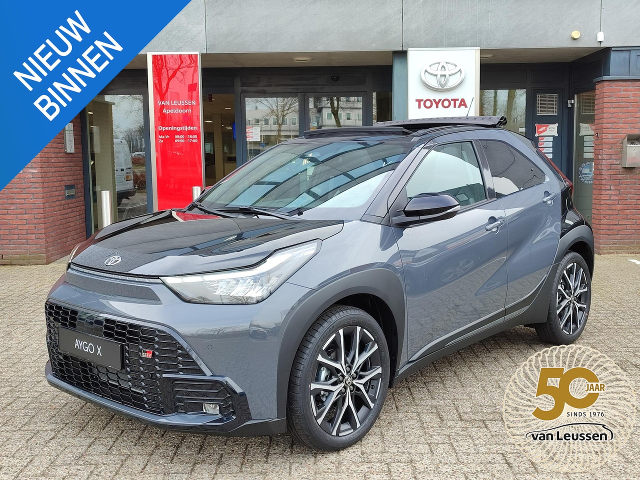 Toyota Aygo X - HYBRID 115 GR-SPORT CABRIO NIEUW DIRECT LEVERBAAR! STOELVERW PARK-SENSOREN KEYLESS JBL-AUD - AutoWereld.nl