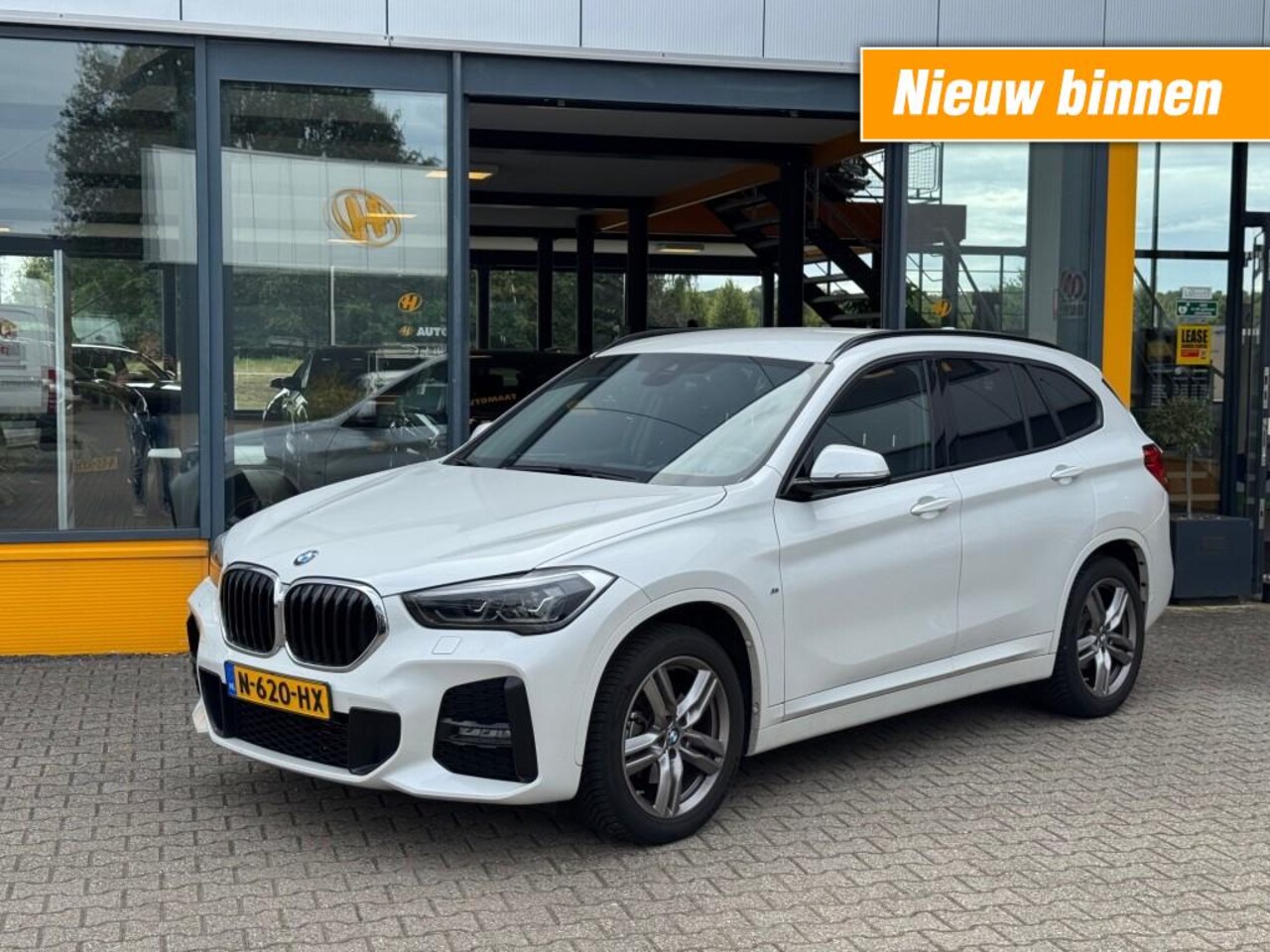 BMW X1 - SDrive 18i High Exec. M-Sport - slechts 28.500 km !! - AutoWereld.nl