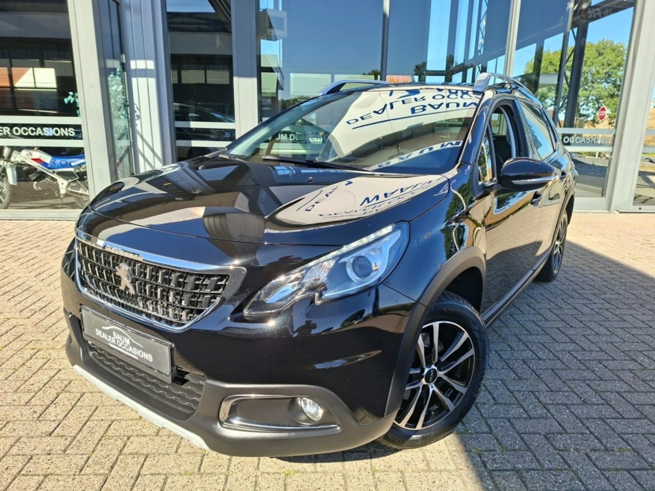 Peugeot 2008 - 1.2 PURETECH ALLUREPACK 130PK AIRCO NAVI CLIMA PDC-CAMERA PANO - AutoWereld.nl