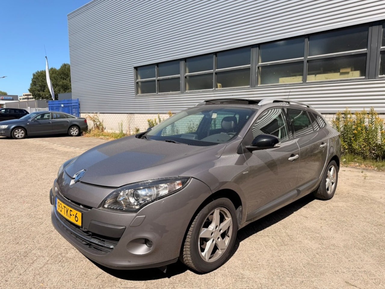 Renault Mégane Estate - 1.4 TCe Bose l Navi l Xenon l Pano | TIKKENDE MOTOR | EXPORT - AutoWereld.nl