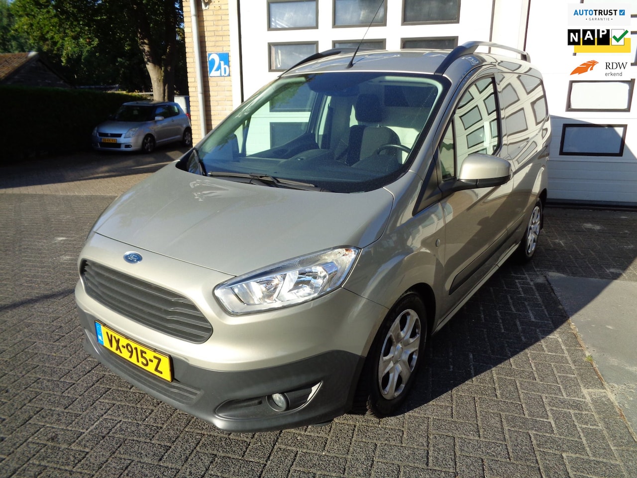 Ford Transit Courier - 1.5 TDCI Trend 1.5 TDCI Trend - AutoWereld.nl