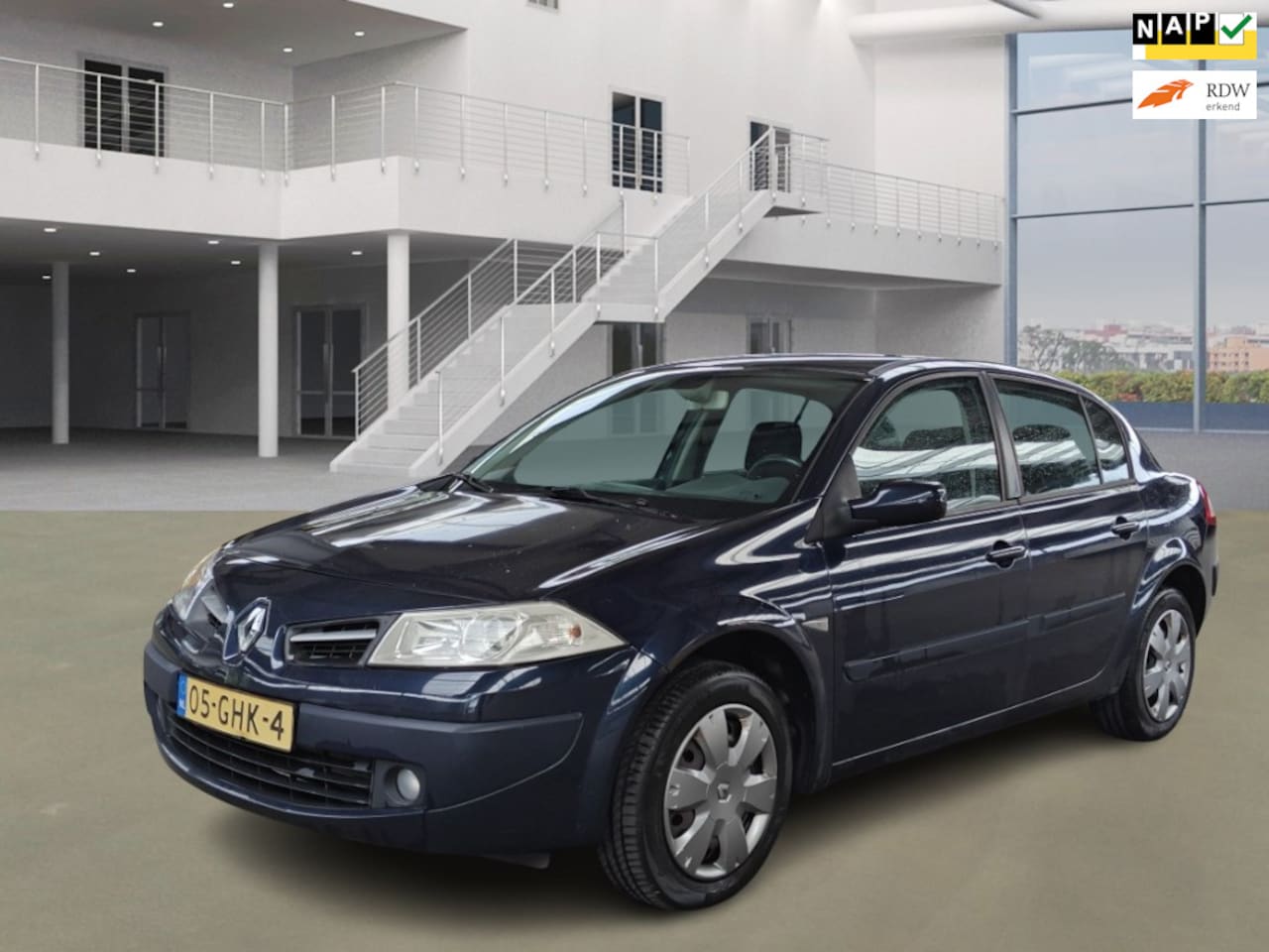 Renault Mégane - 2.0-16V Business Line/AIRCO/CRUISE/PARKEERSENS ACHTER - AutoWereld.nl