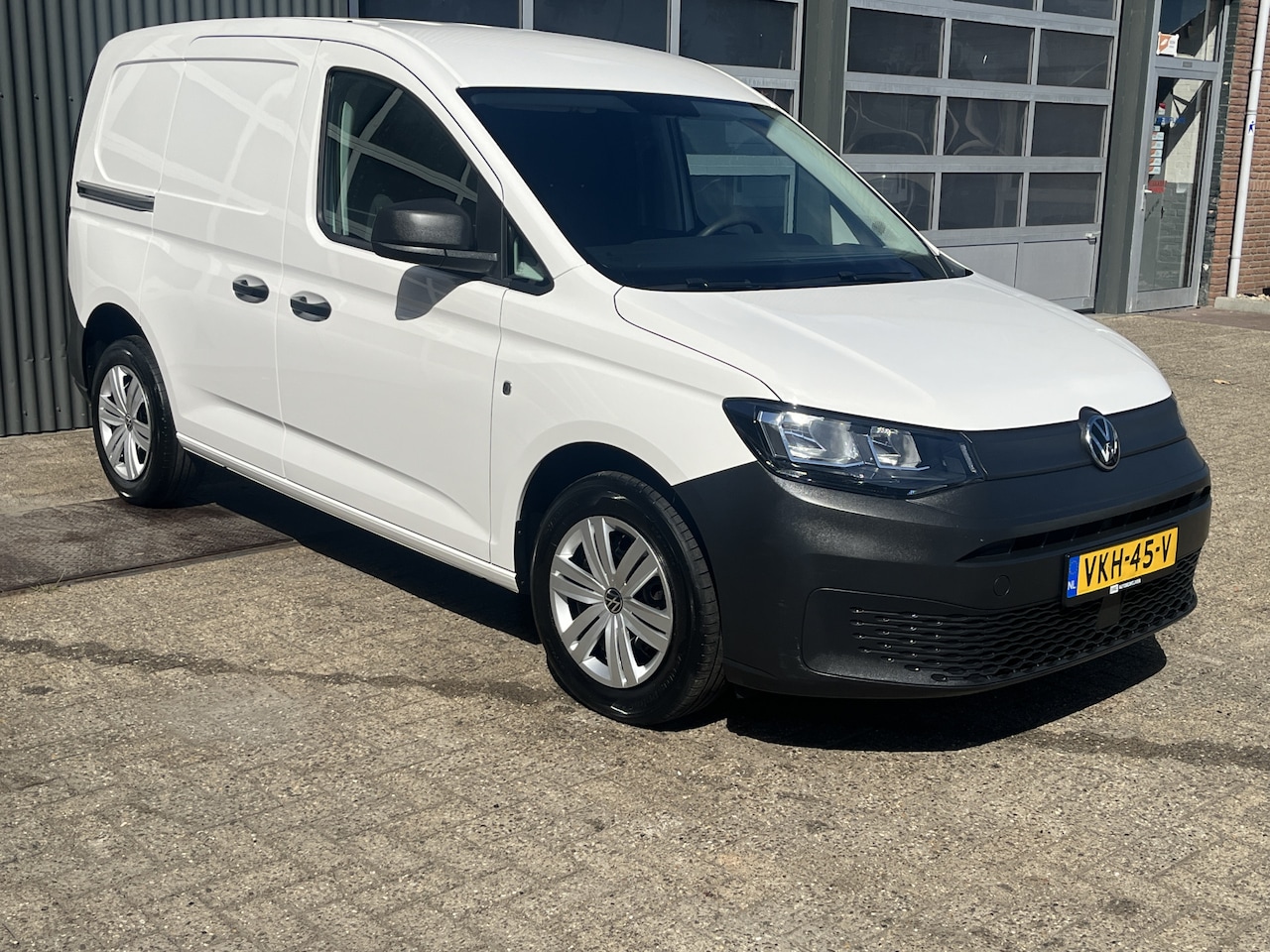 Volkswagen Caddy Cargo - 2.0 TDI Bpm vrij!! Airco Cruise controle Trekhaak 1400kg trekgewicht Stuurwielbediening Sc - AutoWereld.nl