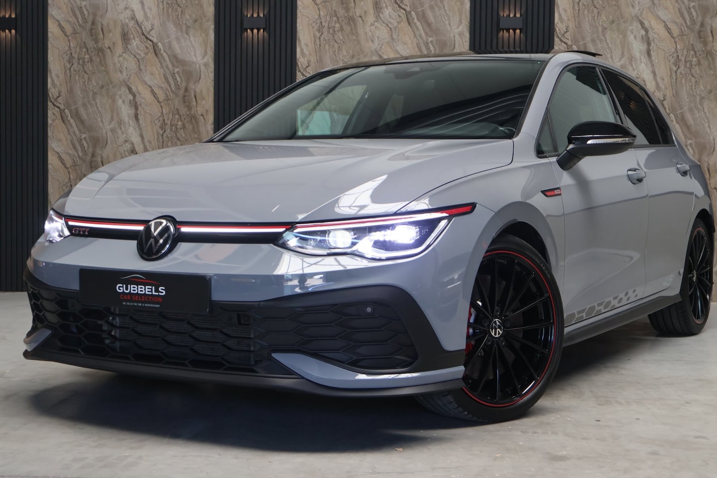 Volkswagen Golf - 2.0 TSI GTI Clubsport 45 Jahre Editie Akrapovic | Pano | Camera | IQ Light - AutoWereld.nl