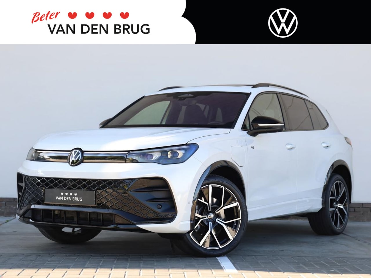 Volkswagen Tiguan - 1.5 eHybrid R-Line Business 204PK DSG Black Style | Panoramadak | Led Matrix | Trekhaak | - AutoWereld.nl