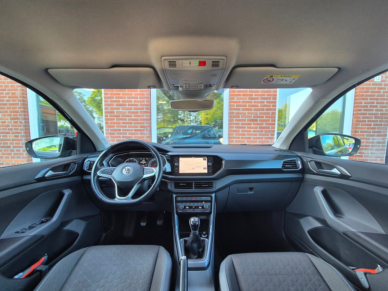 Volkswagen T-Cross - 1.0 TSI Style 116PK 5drs clima, adapt.cruise, pdc, navi, carplay, lmv, trekhaak - AutoWereld.nl