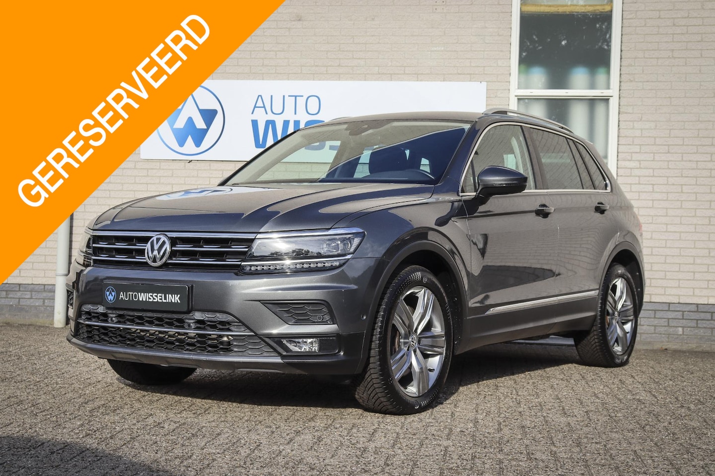 Volkswagen Tiguan - 2.0 TSI 4Motion Highline Trekhaak,Keyless,Acc,Led - AutoWereld.nl