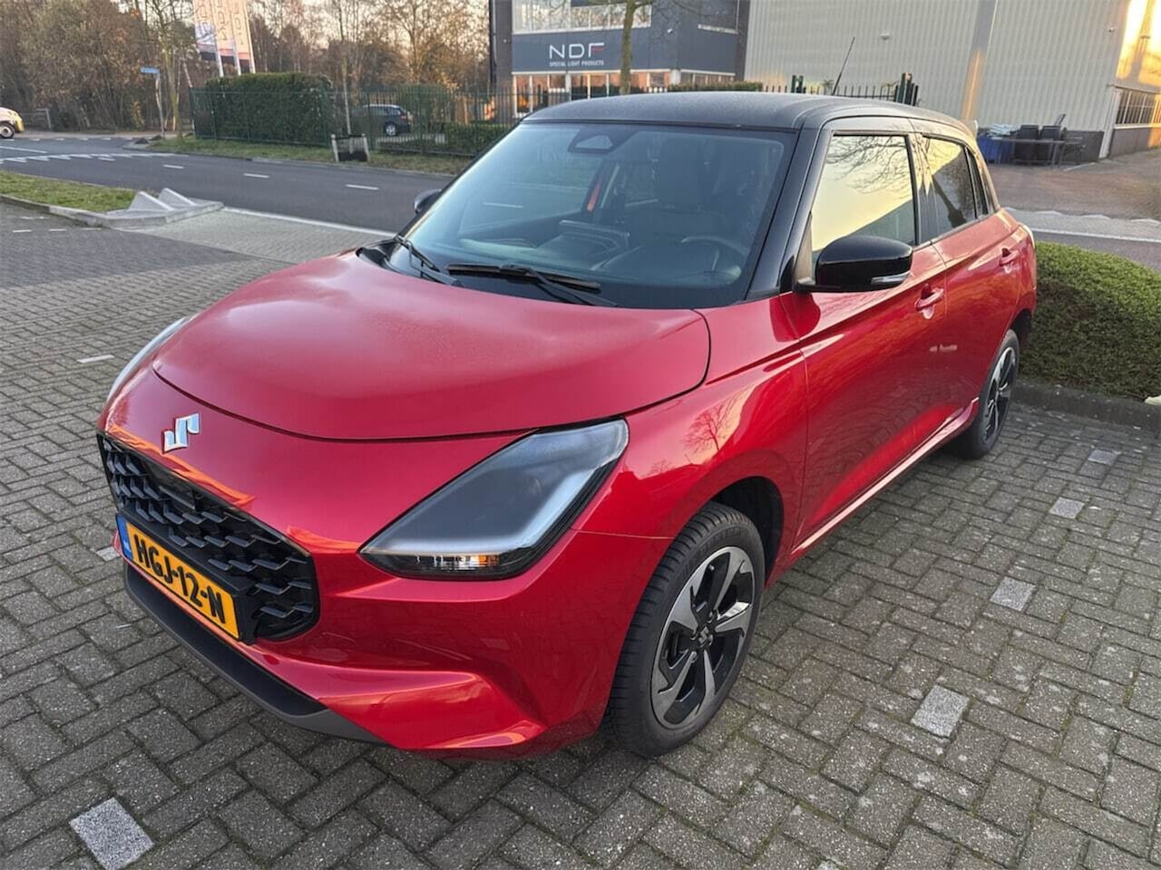 Suzuki Swift - 1.2 AllGrip Style Smart Hybrid 82pk | 4X4 | Uniek | Apple Carplay/Android Auto | Parkeerse - AutoWereld.nl