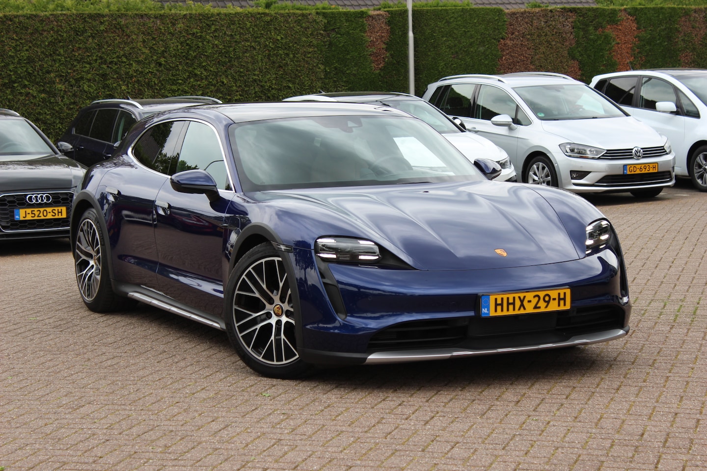 Porsche Taycan Cross Turismo - 93 kWh / SoH 93,7% / Panoramadak / 360Camera / Luchtvering / Sportchrono / 20'' / Warmtepo - AutoWereld.nl