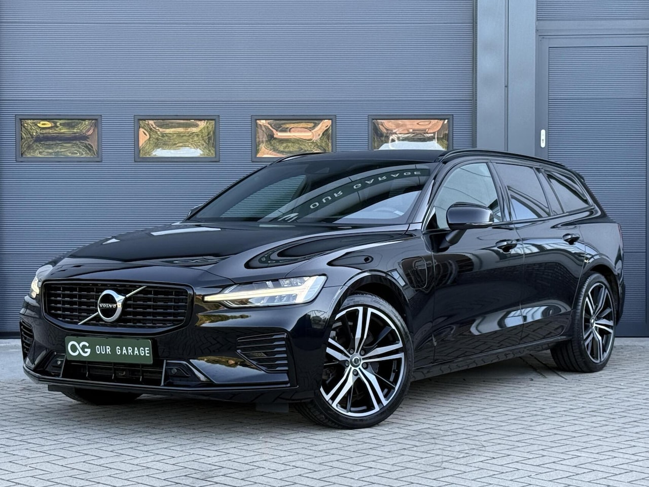 Volvo V60 - T6 Recharge AWD R-Design|Camera|Carplay|Trekhaak|19" - AutoWereld.nl