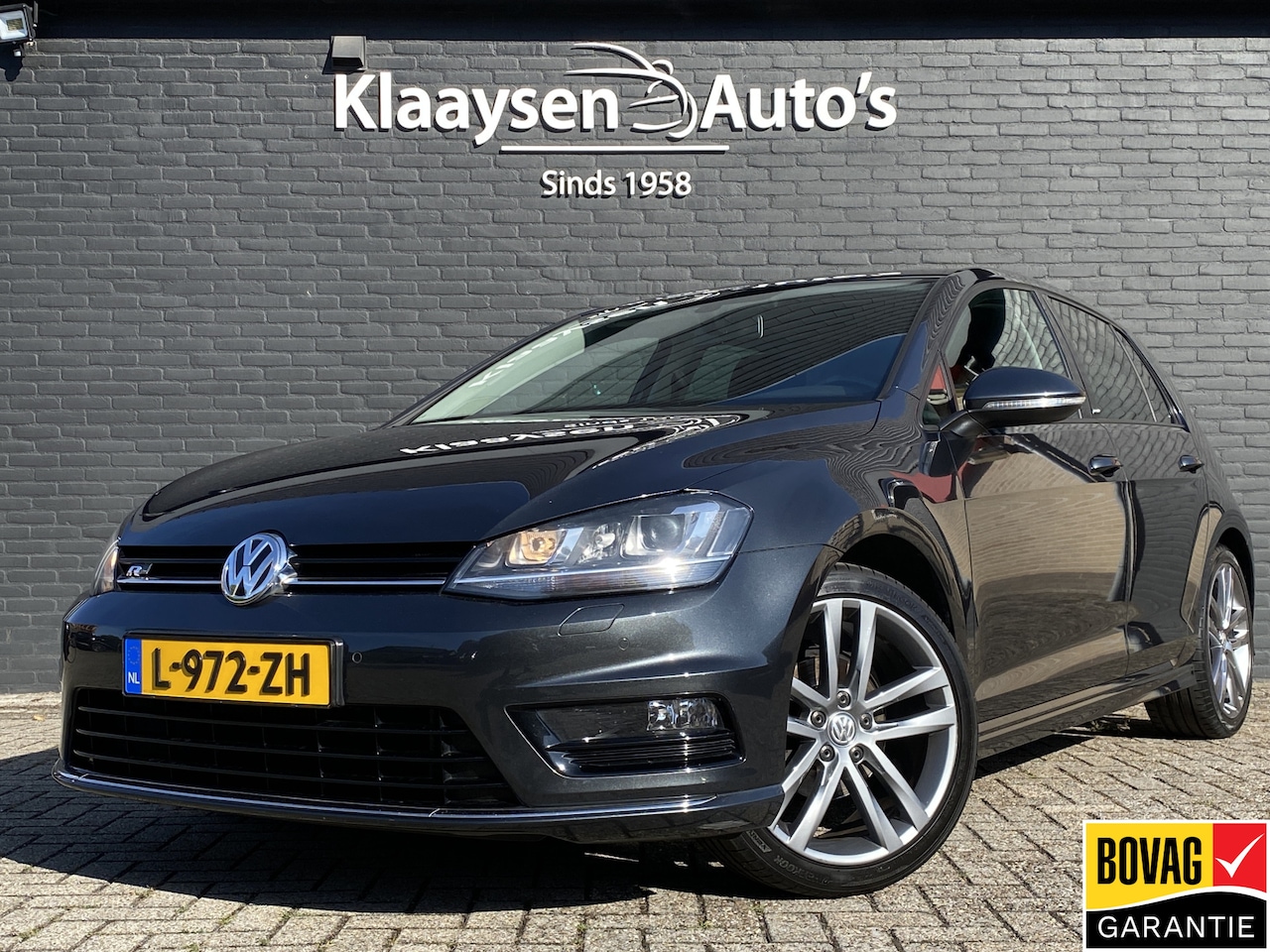 Volkswagen Golf - 1.2 TSI 110 pk R-Line AUT. | navigatie | cruise control | stoelverwarming | parkeersensore - AutoWereld.nl