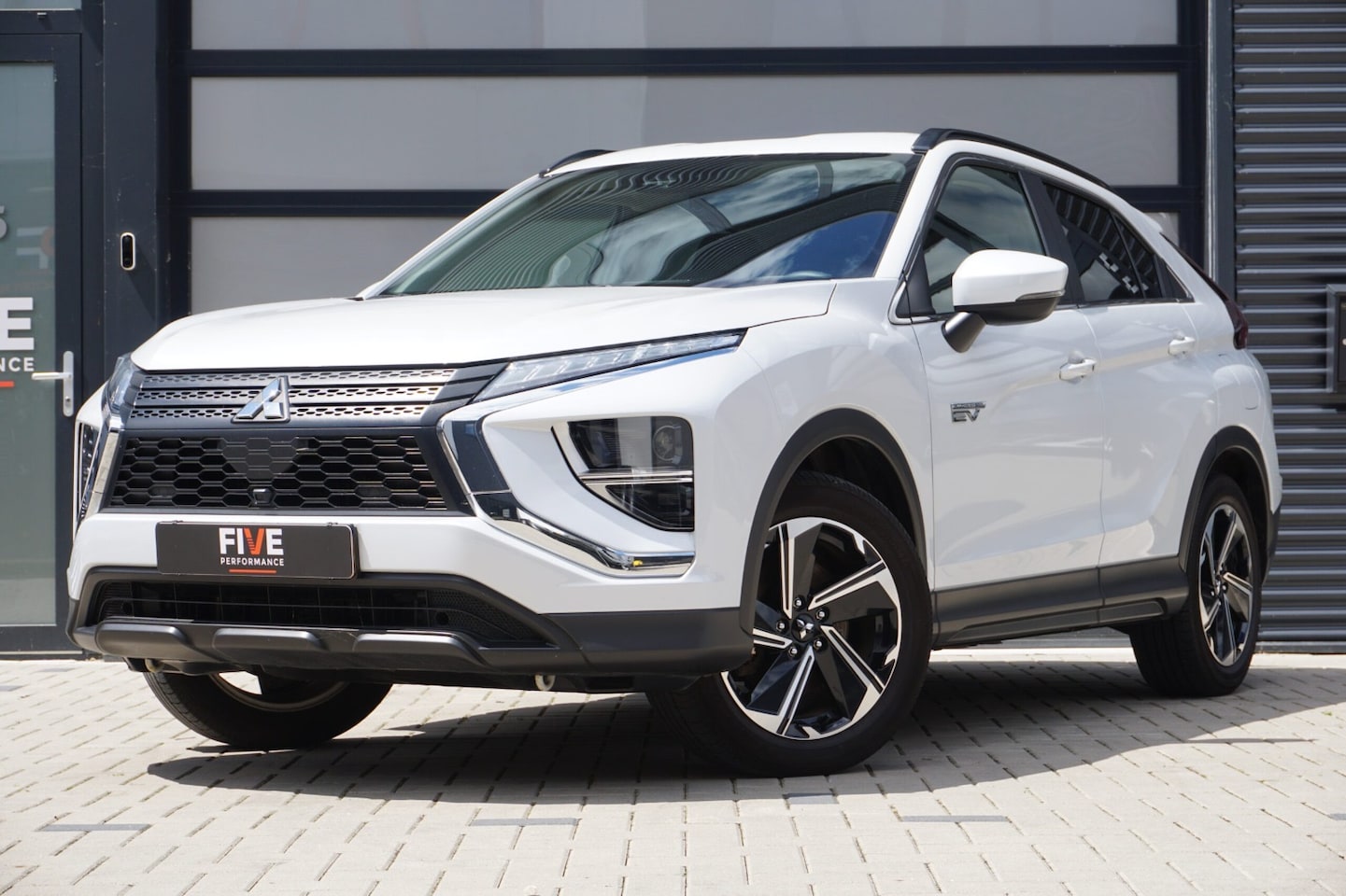 Mitsubishi Eclipse Cross - 2.4 PHEV Intense+ Afn. Trekhaak / Camera - AutoWereld.nl