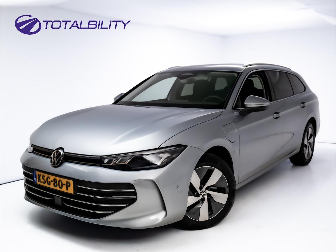 Volkswagen Passat Variant - 1.5 eHybrid Elegance Bus. 204 PK | Elec. trekhaak | Stoel- & Stuurverwarming | Ergo stoele - AutoWereld.nl