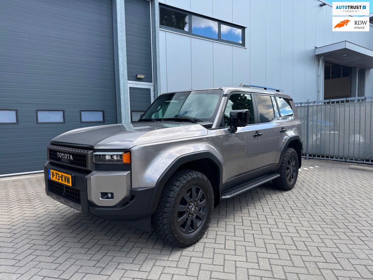 Toyota Land Cruiser - 2.8 D-4D Blind Van Professional 2.8 D-4D Blind Van Professional, Leder, Stoelventilatie, LED, Trekhaak, Nieuwstaat! - AutoWereld.nl
