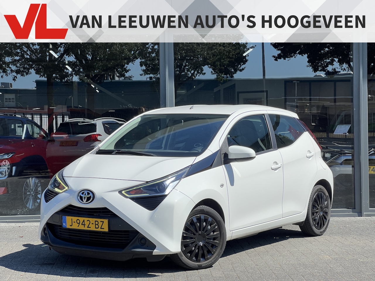Toyota Aygo - 1.0 VVT-i x-play | Nieuw binnen | Airco | Camera | NAP - AutoWereld.nl