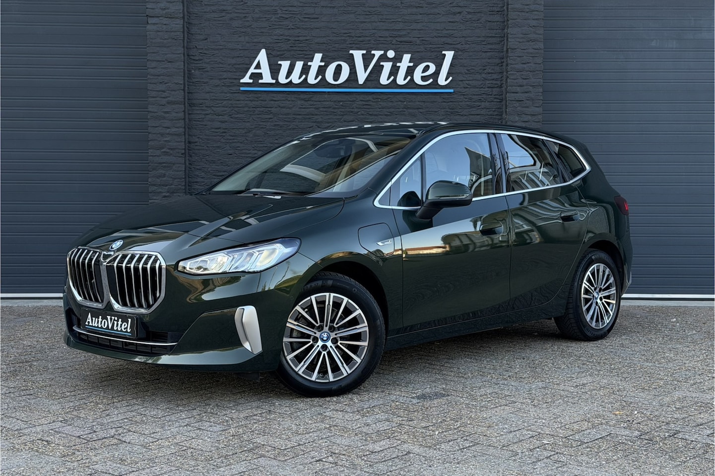 BMW 2-serie Active Tourer - 225e xDrive | Sportleder | M-Stuurwiel | Camera | Carplay - AutoWereld.nl
