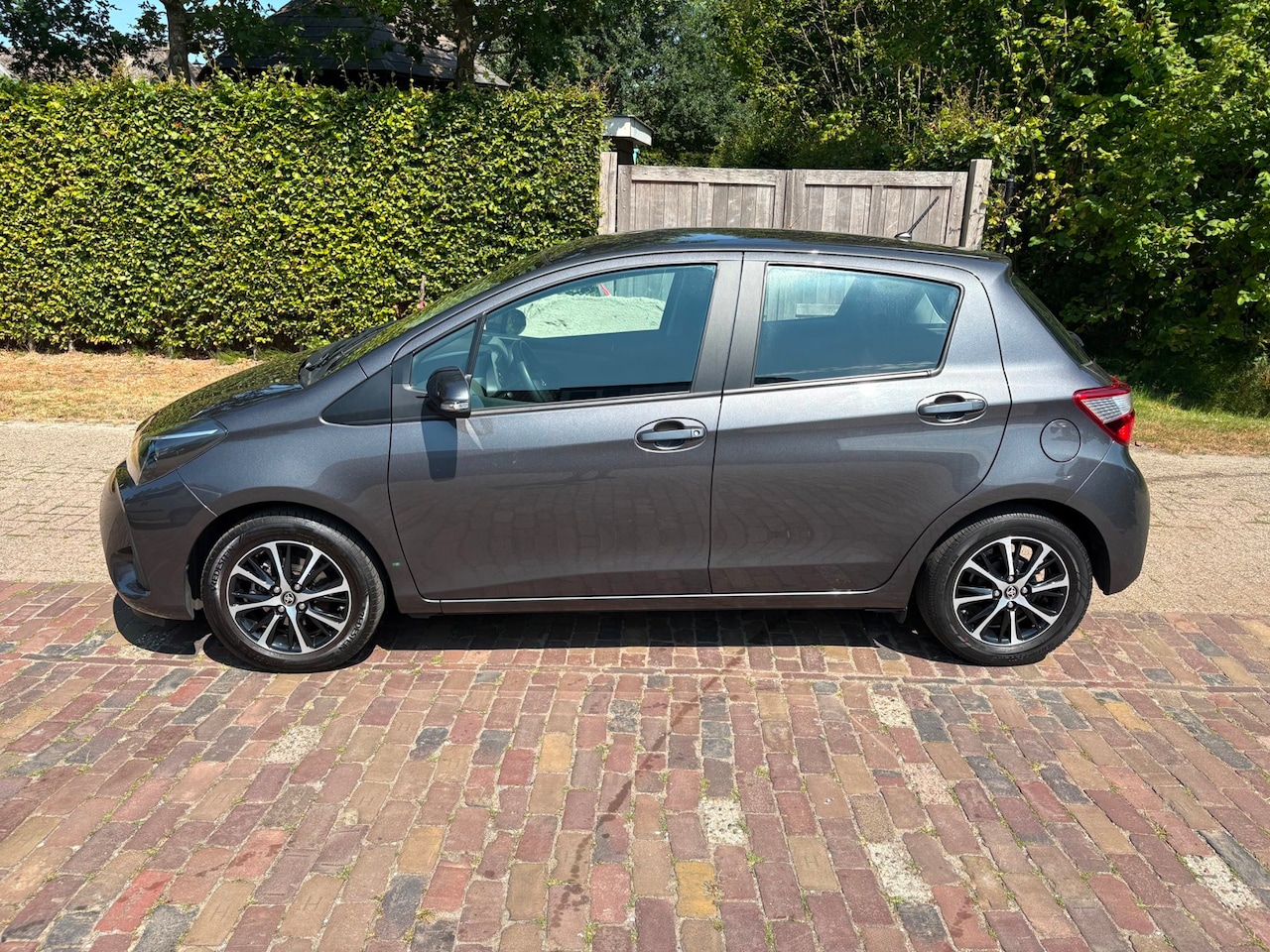 Toyota Yaris - 1.0 VVT-i Connect apple carplay, camara, bluetooht NL Auto - AutoWereld.nl