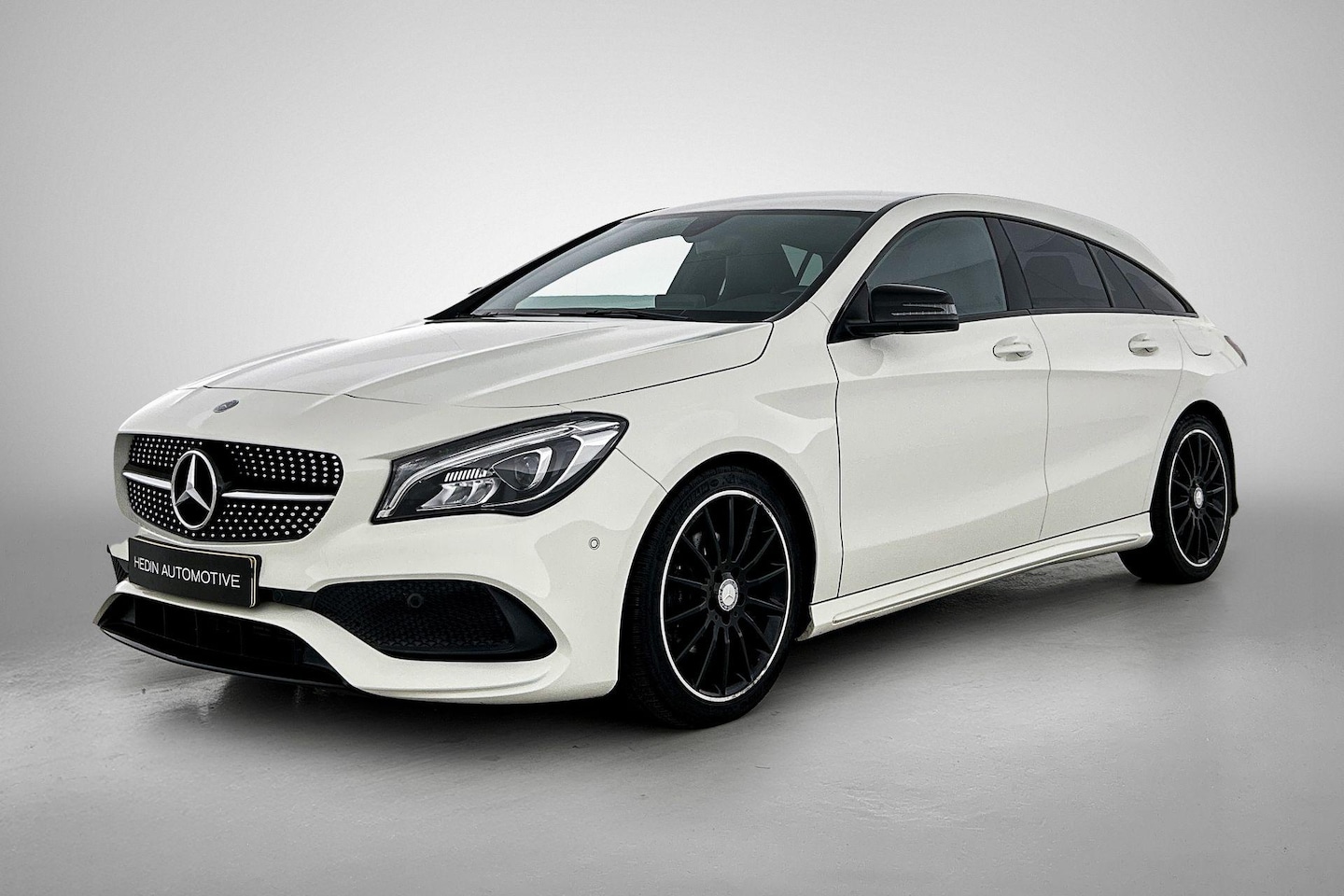 Mercedes-Benz CLA-klasse Shooting Brake - CLA 180 Automaat AMG Line | Ambition Pakket | Nightpakket | LED | Parkpilot met camera | N - AutoWereld.nl