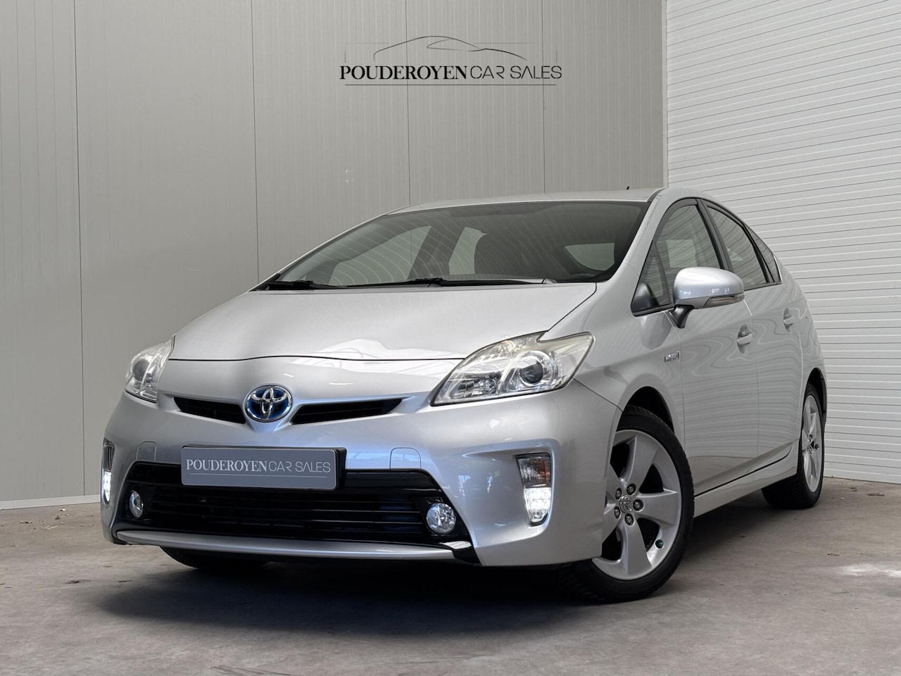 Toyota Prius - 1.8 Comfort / NL Auto / NAP / 2e Eig / DealerOH / Hybride Accu Certificaat / Camera / Navi - AutoWereld.nl