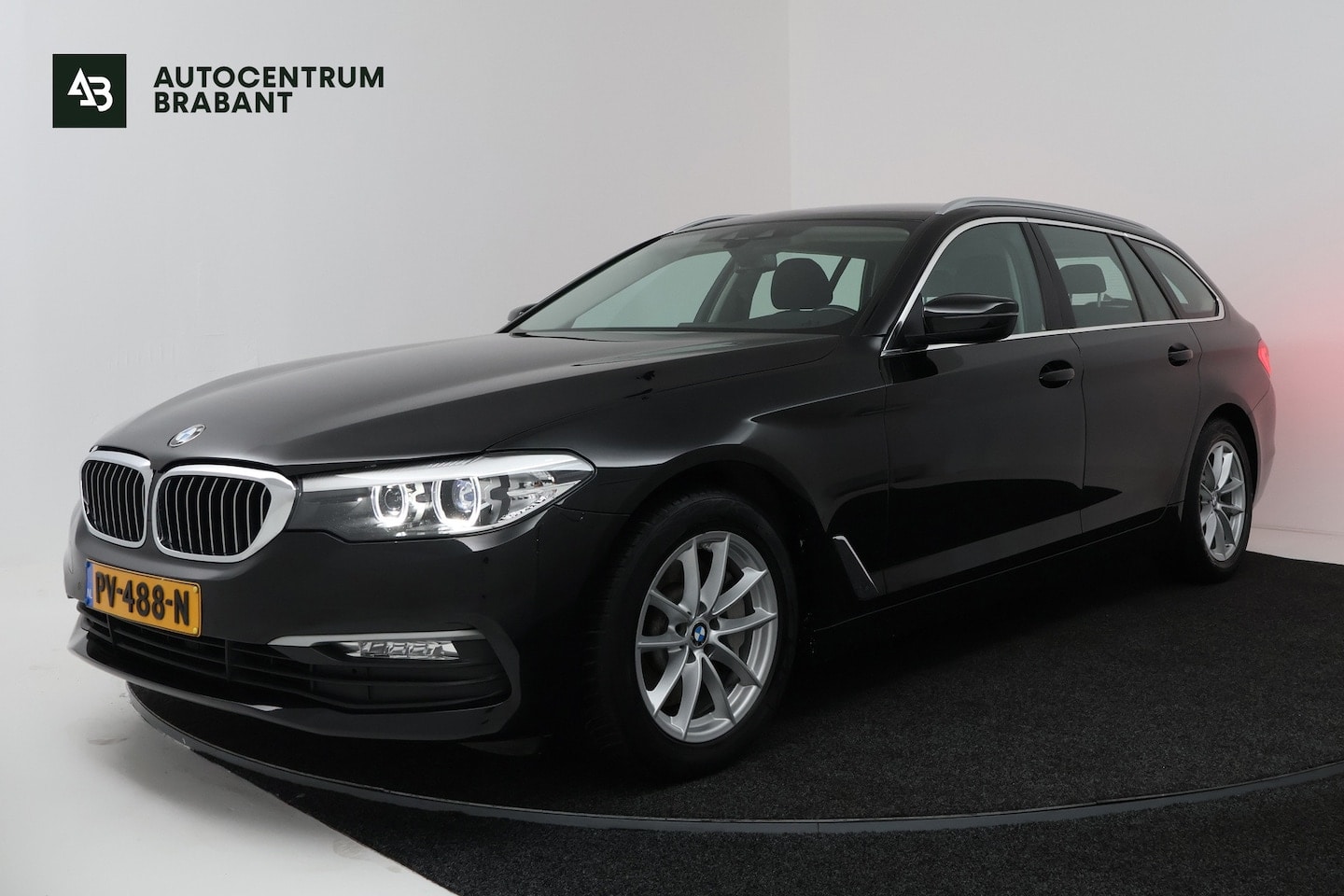 BMW 5-serie Touring - 530i Executive (ELEKTR STOELEN, NAVIGATIE, CRUISE CONTROL, DEALER ONDERHOUDEN) - AutoWereld.nl