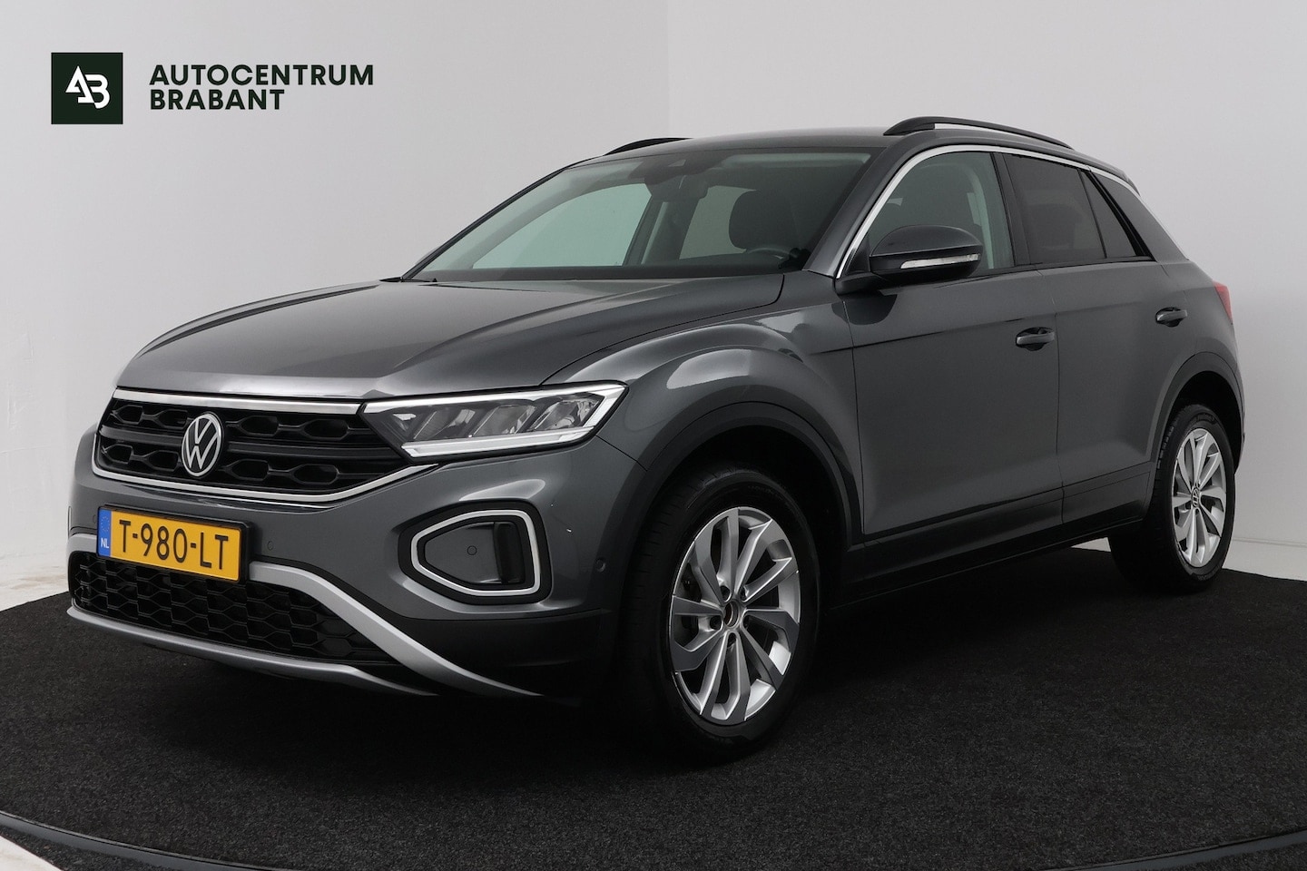 Volkswagen T-Roc - 1.0 TSI Life (NAVIGATIE, CAMERA, TREKHAAK, DIGITALE COCKPIT, ADAPTIEVE CRUISE, CARPLAY) - AutoWereld.nl
