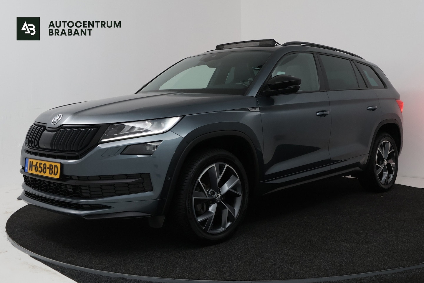 Skoda Kodiaq - 1.5 TSI Business Edition Plus 7p. (PANORAMADAK, TREKHAAK WEGKLAPBAAR, STUUR-/STOELVERWARMI - AutoWereld.nl