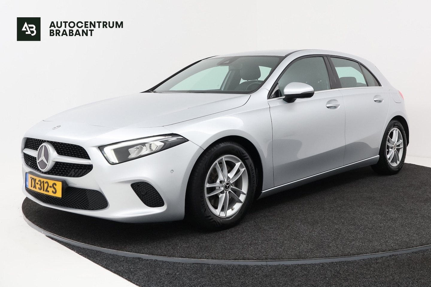 Mercedes-Benz A-klasse - 200 Business Solution Plus Upgrade (CAMERA, STOELVERWARMING, NAVIGATIE, PARKEERSENSOREN) - AutoWereld.nl