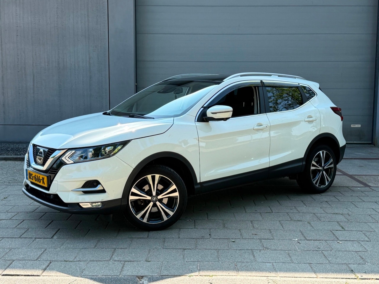 Nissan Qashqai - 1.2 N-Connecta (PANORAMADAK, DIRECTE INRUIL VERKOOP, NAVIGATIE, MULTIMEDIA, ONDERHOUD AANW - AutoWereld.nl