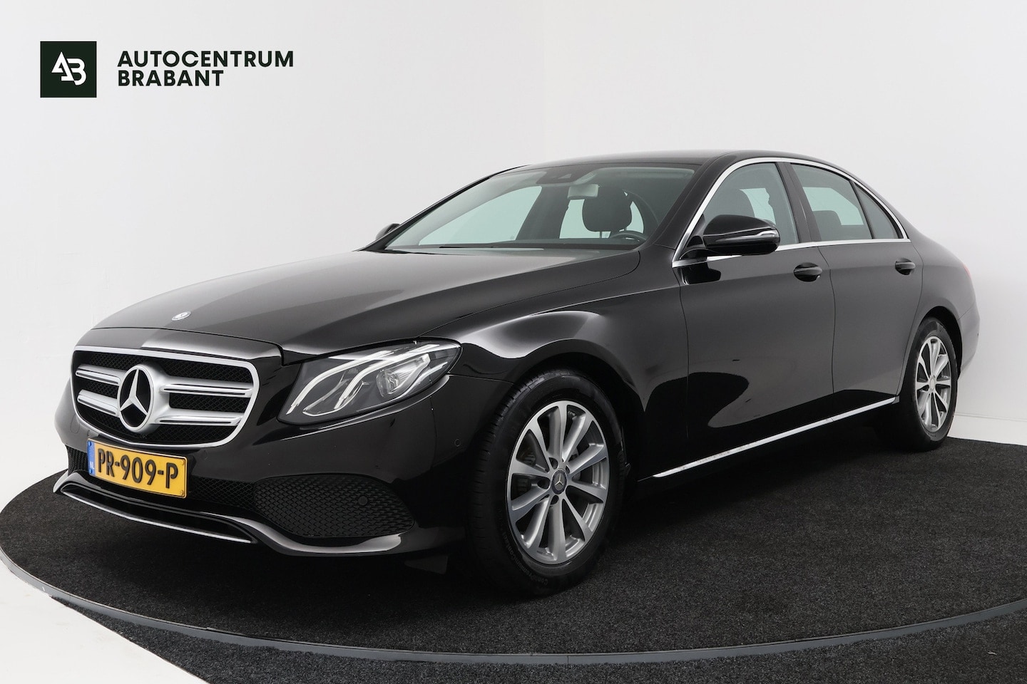 Mercedes-Benz E-klasse - 200 Business Solution (SFEERVERLICHTING, CAMERA, STOELVERWARMING, LED, DEALER ONDERHOUDEN - AutoWereld.nl